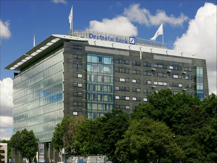 Deutsche-Bank-Warschau.jpg